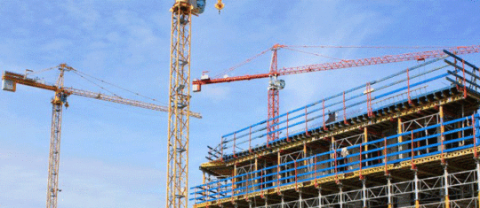 Mise en relief des différentes fonctionnalités des potences de levage mobile dans tous les travaux de manutention dans des magasins de stockage d'une entreprise